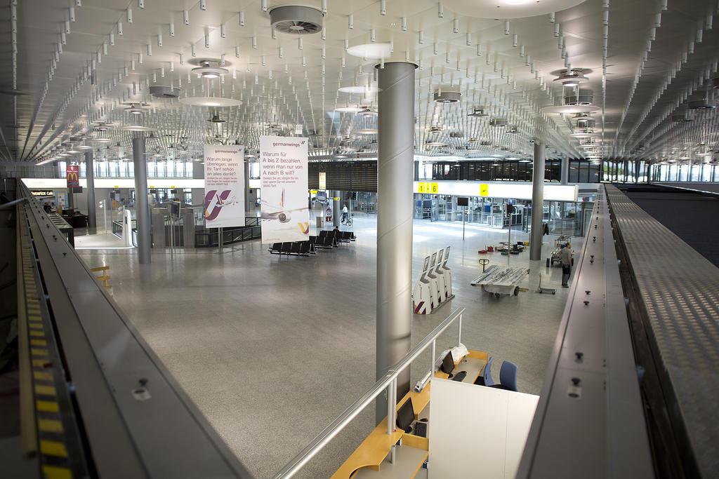 Por qué el granito supera al porcelánico en terminales aeroportuarias